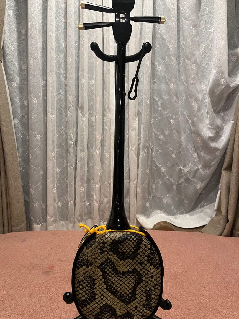沖縄三線　ケース　楽譜　スタンド　チューナー付き　全長約７８cm 値下げしました
