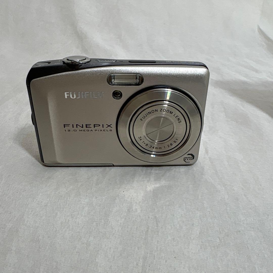 富士フィルム FINEPIX F60fd ☆シルバー☆取扱説明書・充電器・充電式