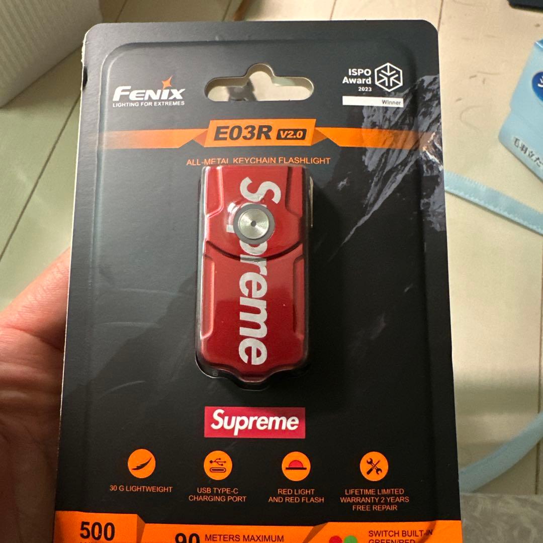 Supreme E03R V2.0 キーチェーンフラッシュライト, 赤