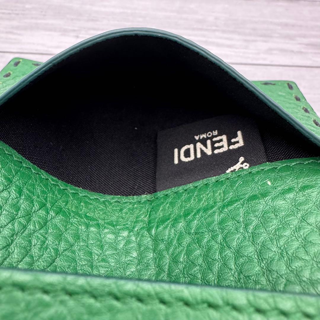 【美品】FENDI　セレリア　名刺入れ　レザー　バイカラー　シボ革　ネイビー