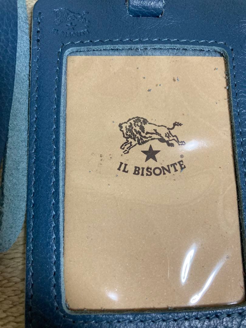新品 イルビゾンテ IDカードホルダー ブルー Bluストラップ付き