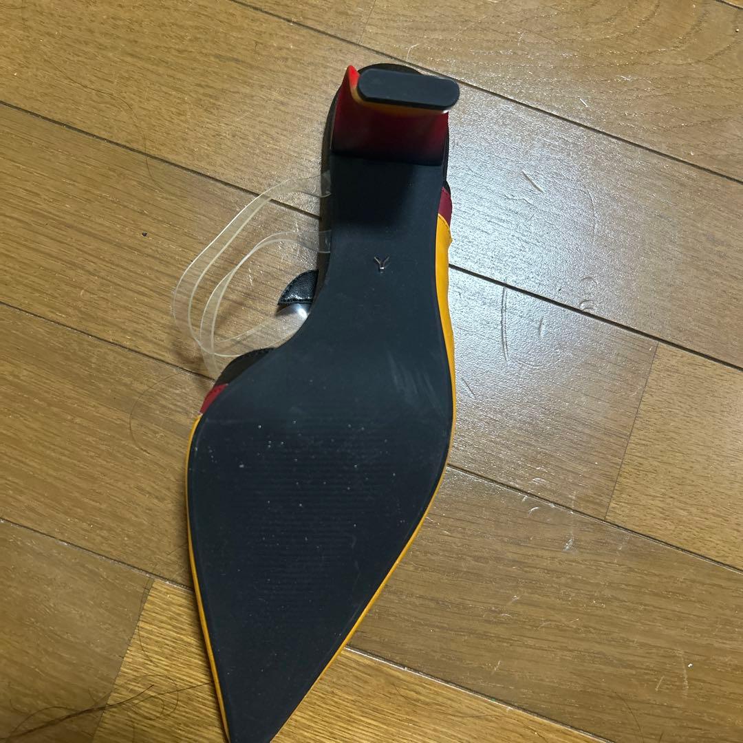 YELLO フレームデザイン ミュール 赤・黒・黄新品未使用