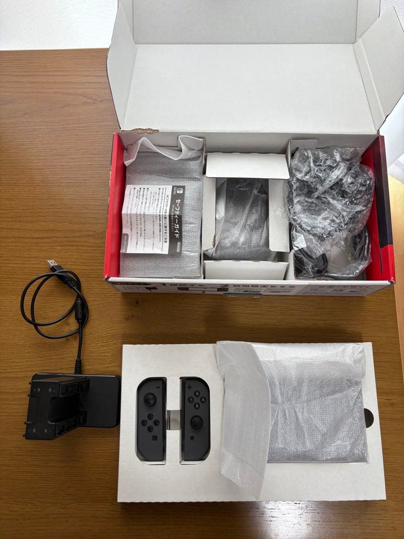 【Joy-Con充電器付 】Nintendo Switch 本体 ブラック