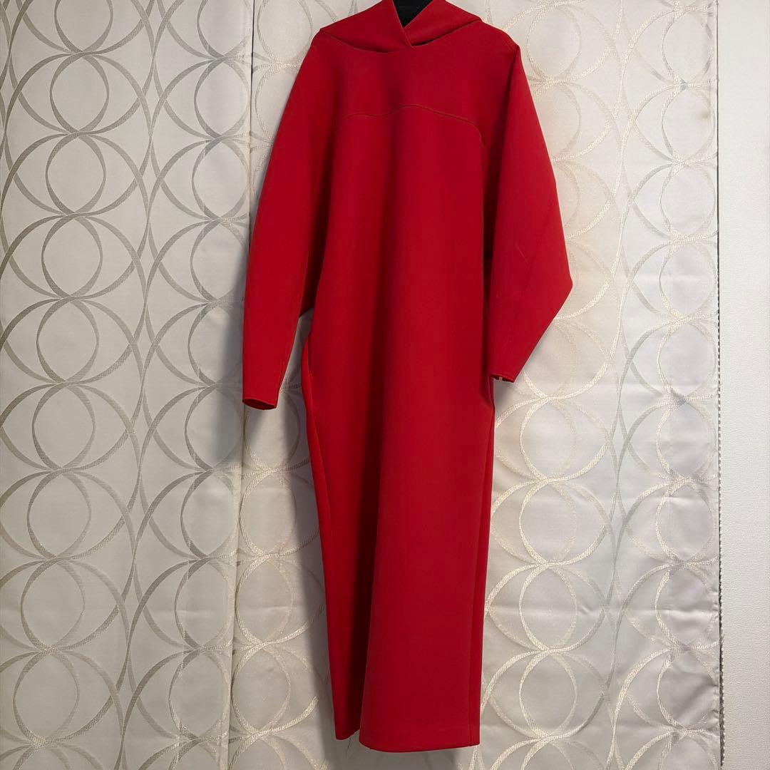 フード付きレッドロング ワンピース