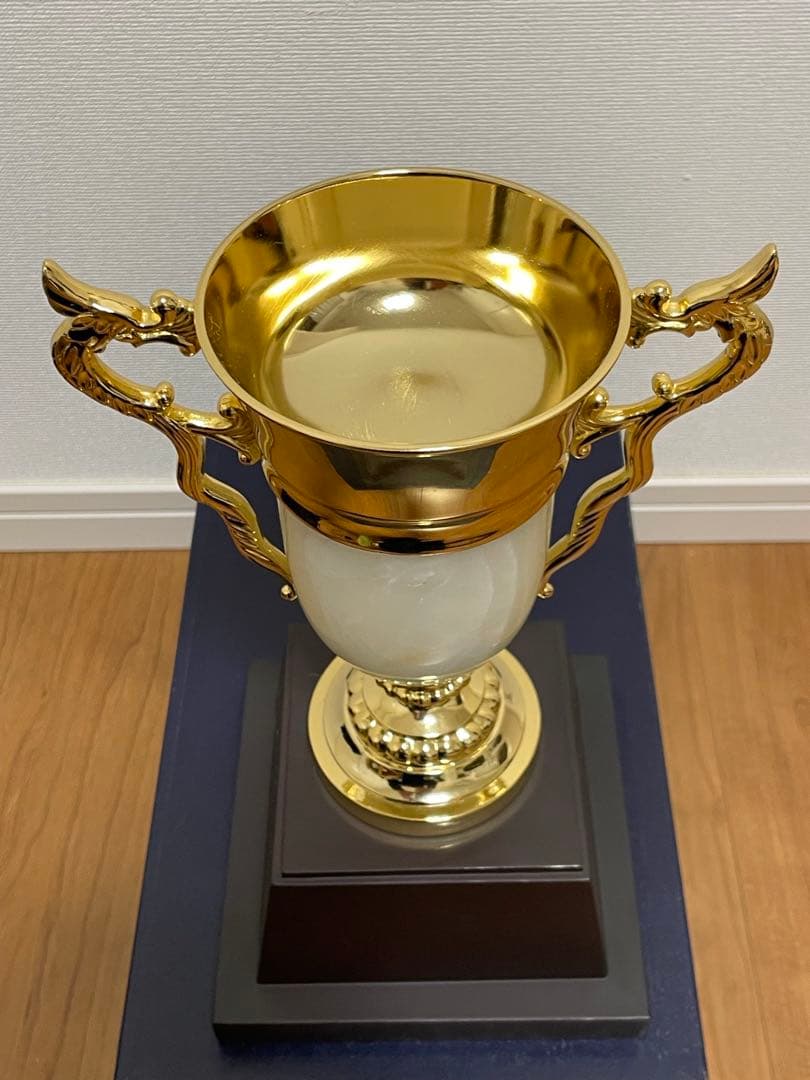 優勝カップ