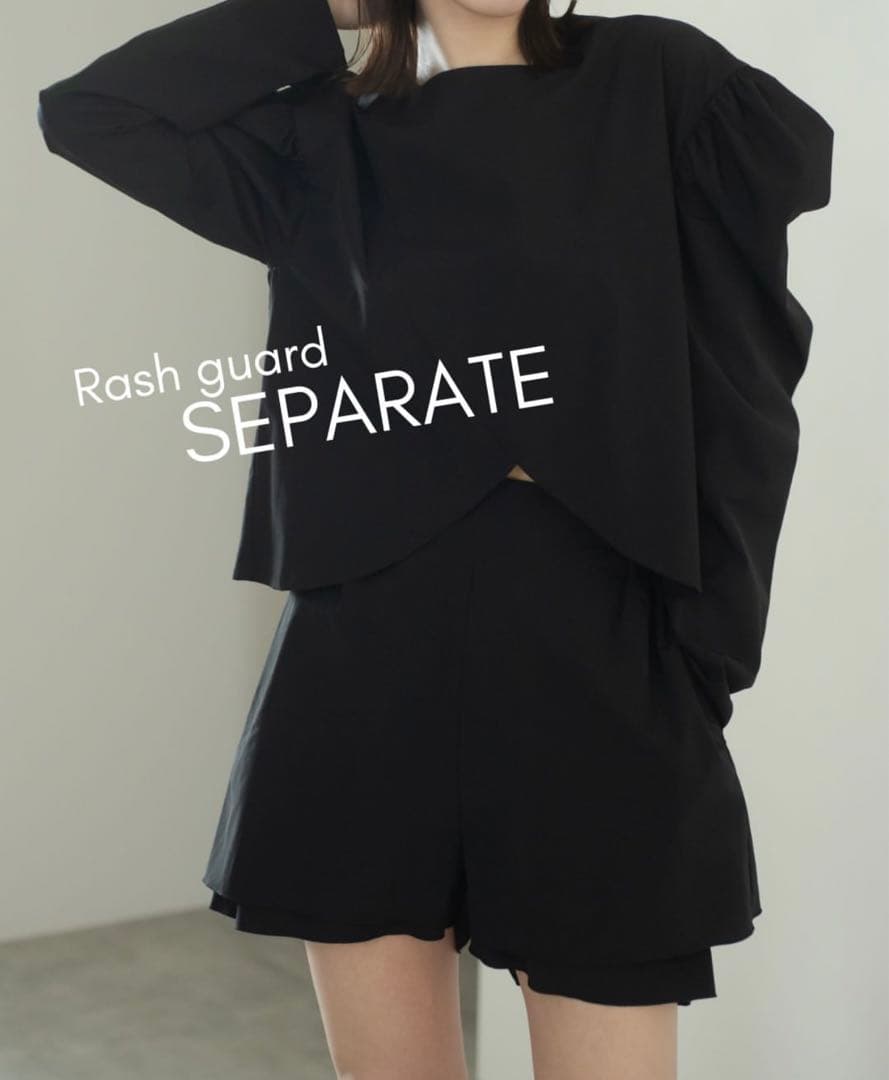 ラッシュガード　トップス