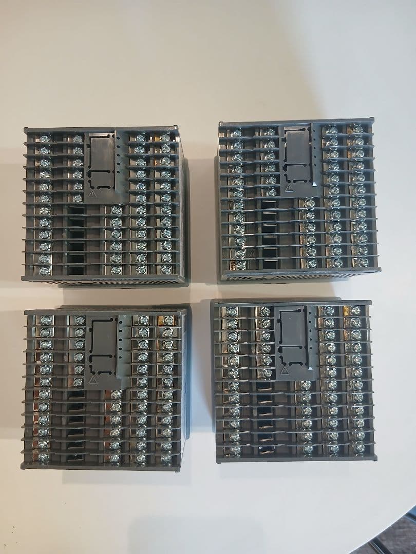 ヨコガワ デジタル指示調節計 温調計 UT55A 4個Set