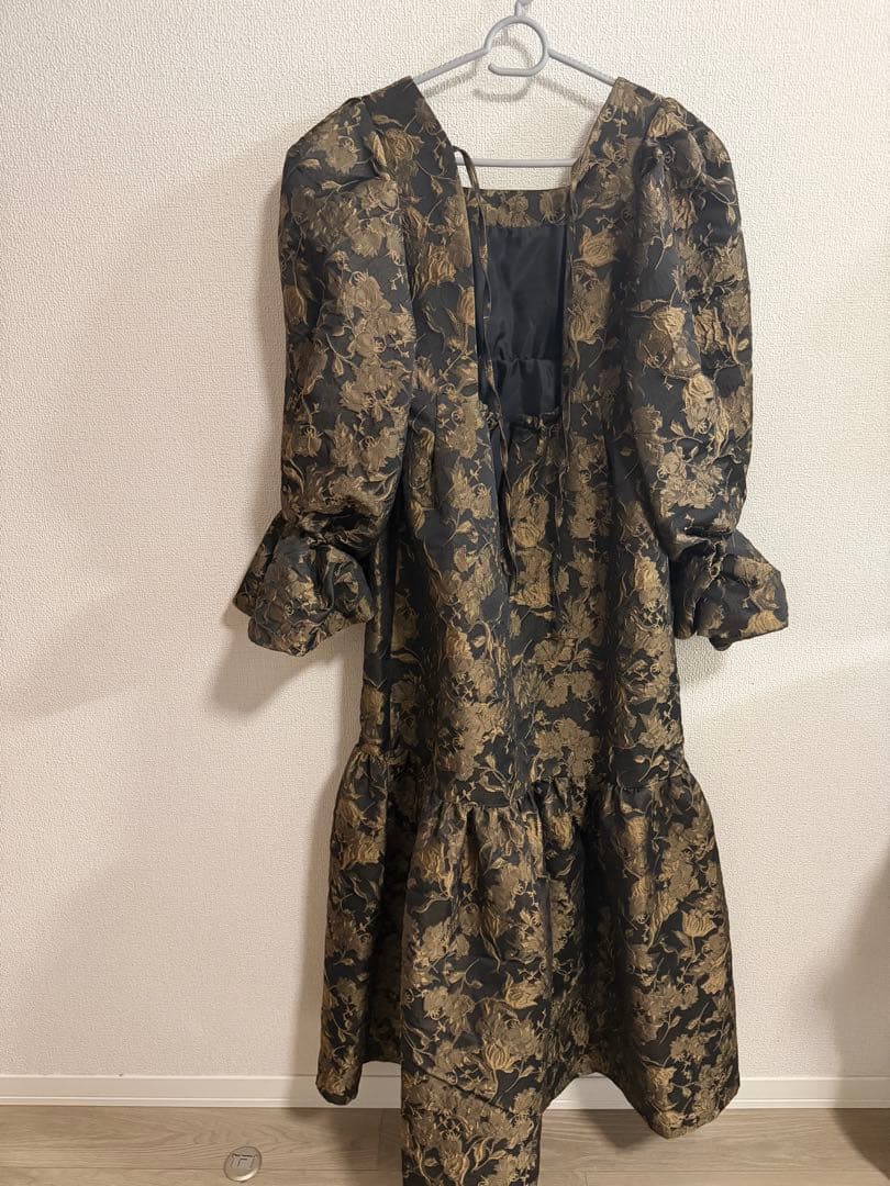 スーツ・フォーマル・ドレス Jacquard volumedress / Acka