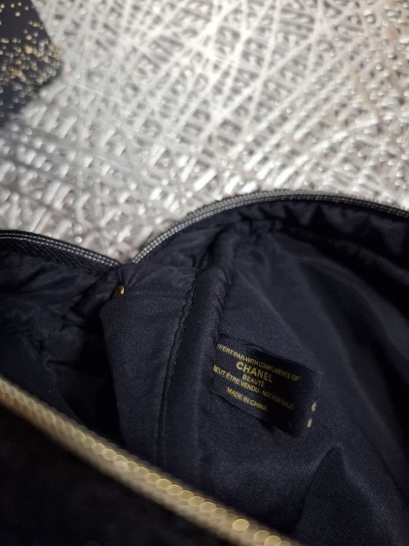 CHANEL 　2025ホリデー限定ポーチ　ネイビー　ノベルティ　斜め掛け