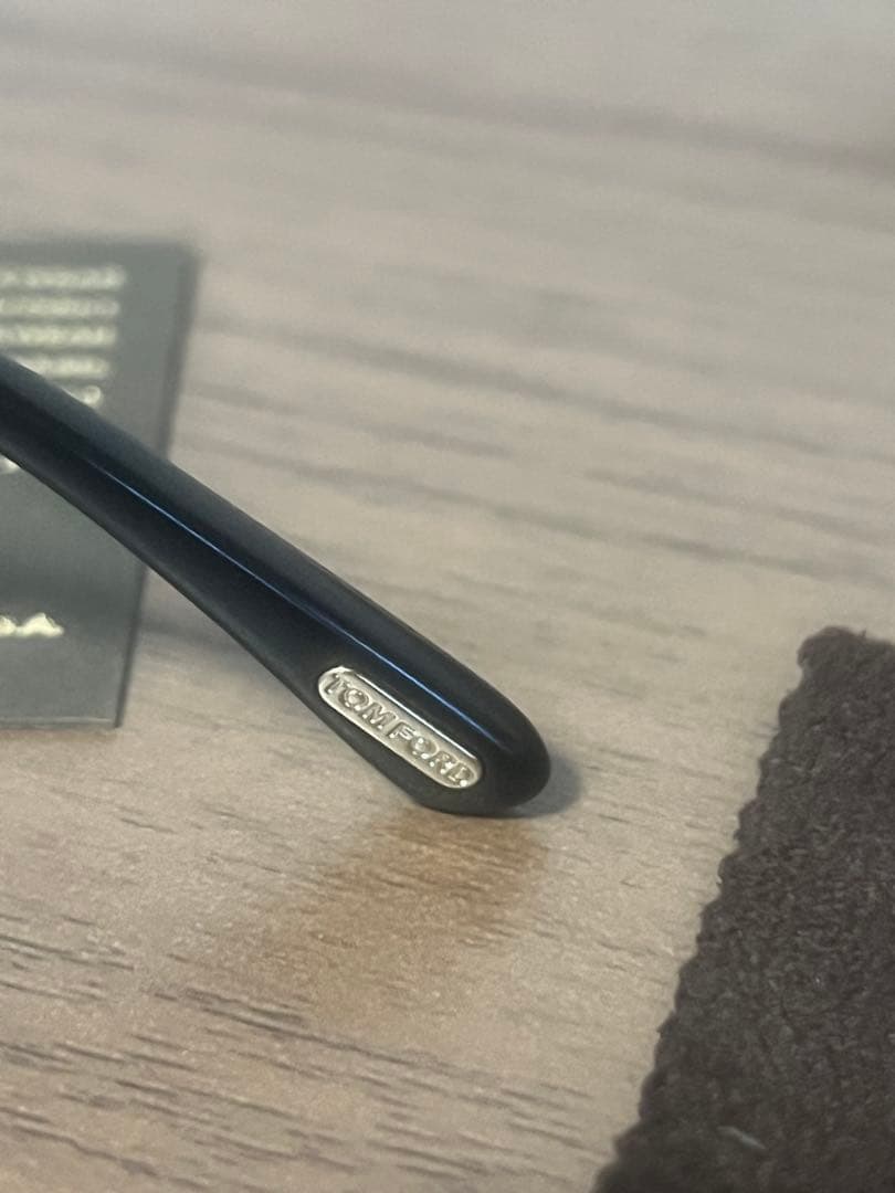 ［正規品］トムフォードサングラス TF539 01B