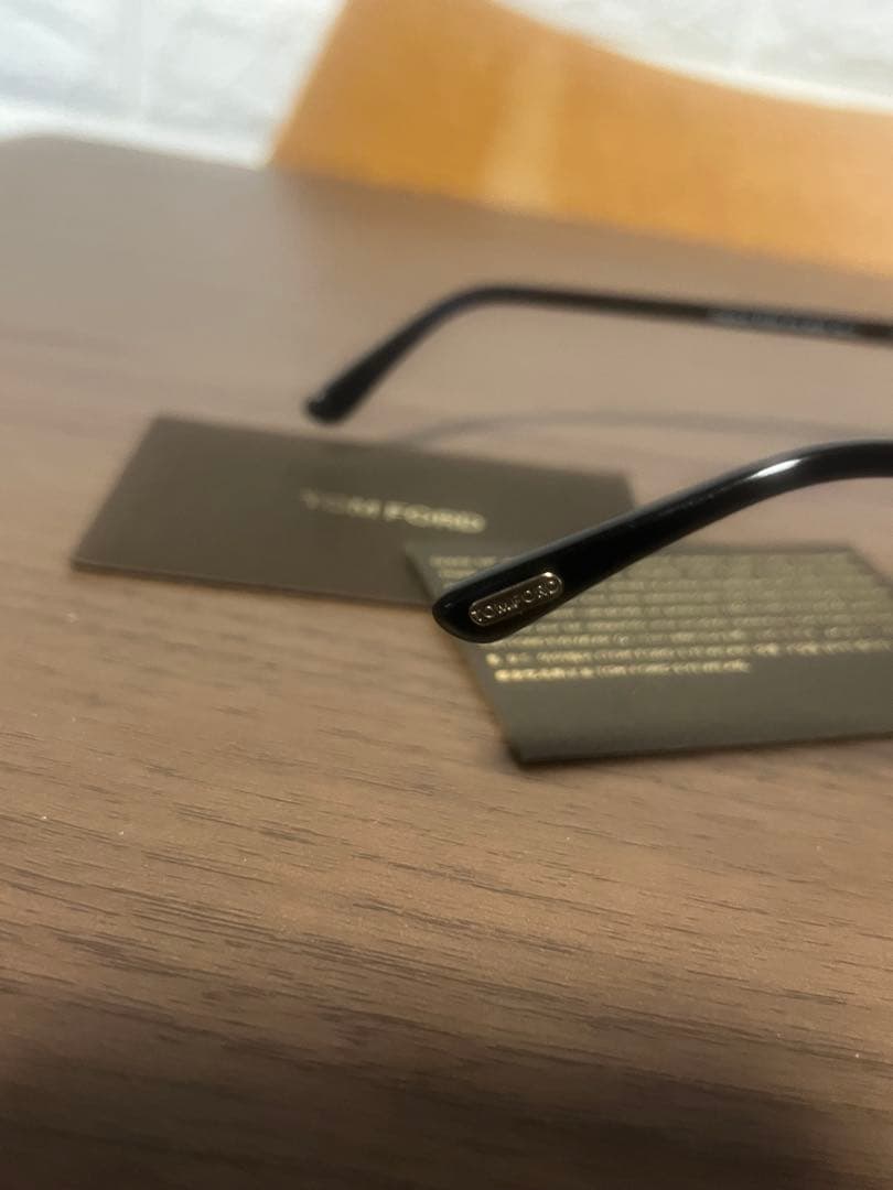 ［正規品］トムフォードサングラス TF539 01B