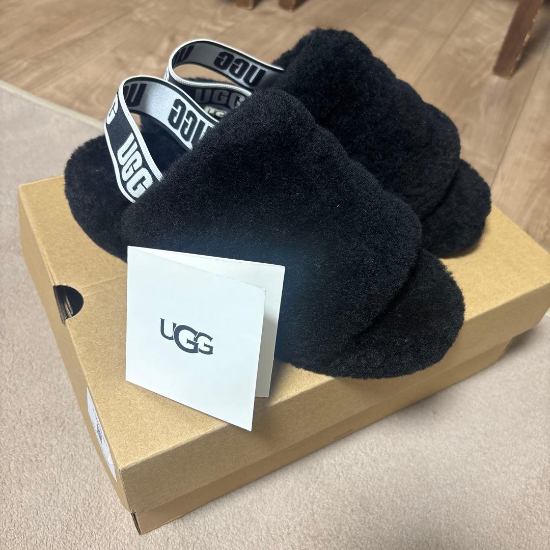 UGG ブラック ファーサンダル　早い者勝ち！！