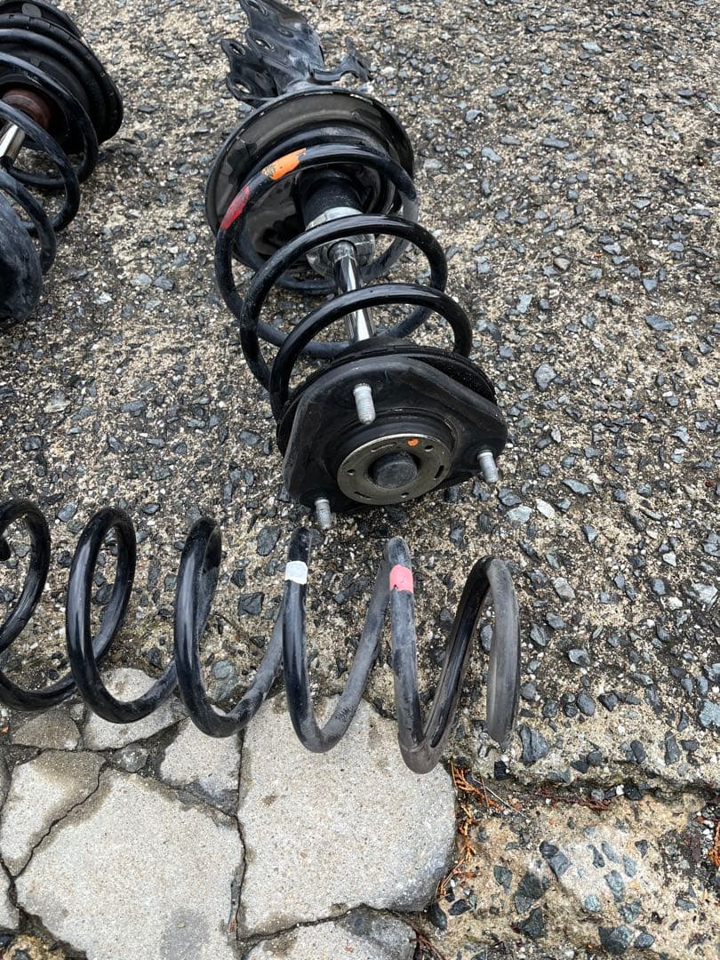 30プリウス前期 純正ショックサスペンション一式 Ｓツーリング SHIRO