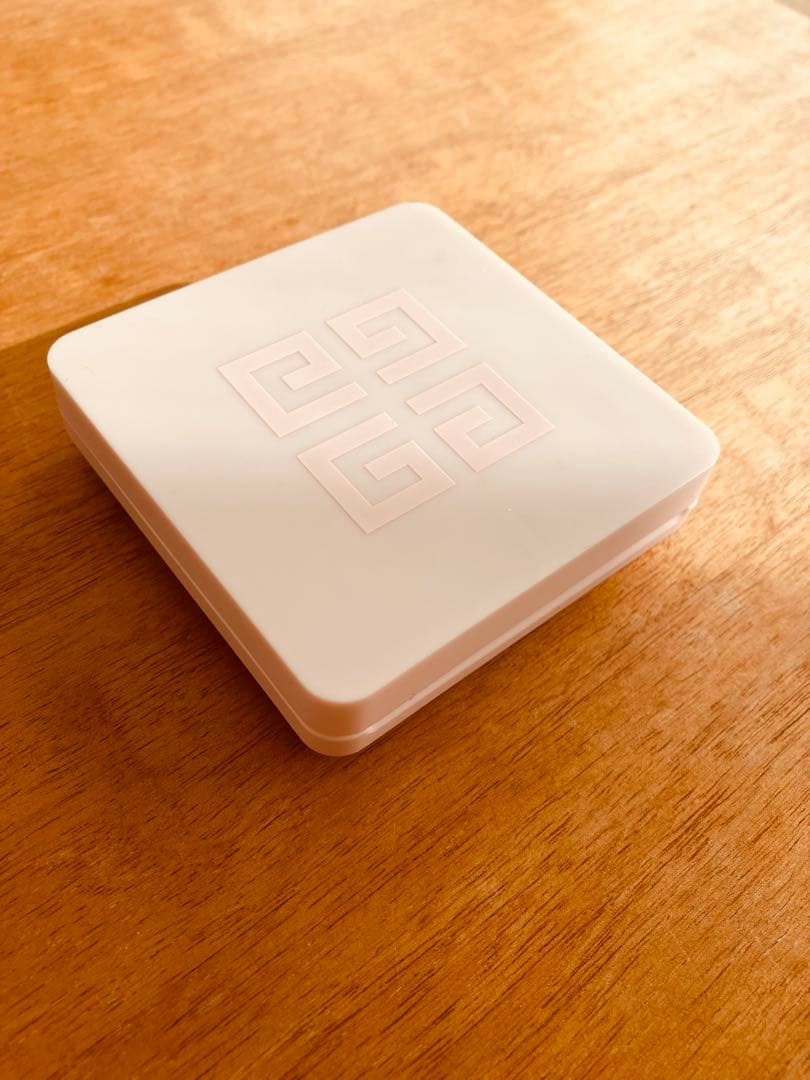 【人気❗️】ジバンシー★GivenchyスキンPFCT コンパクトクリームN12g