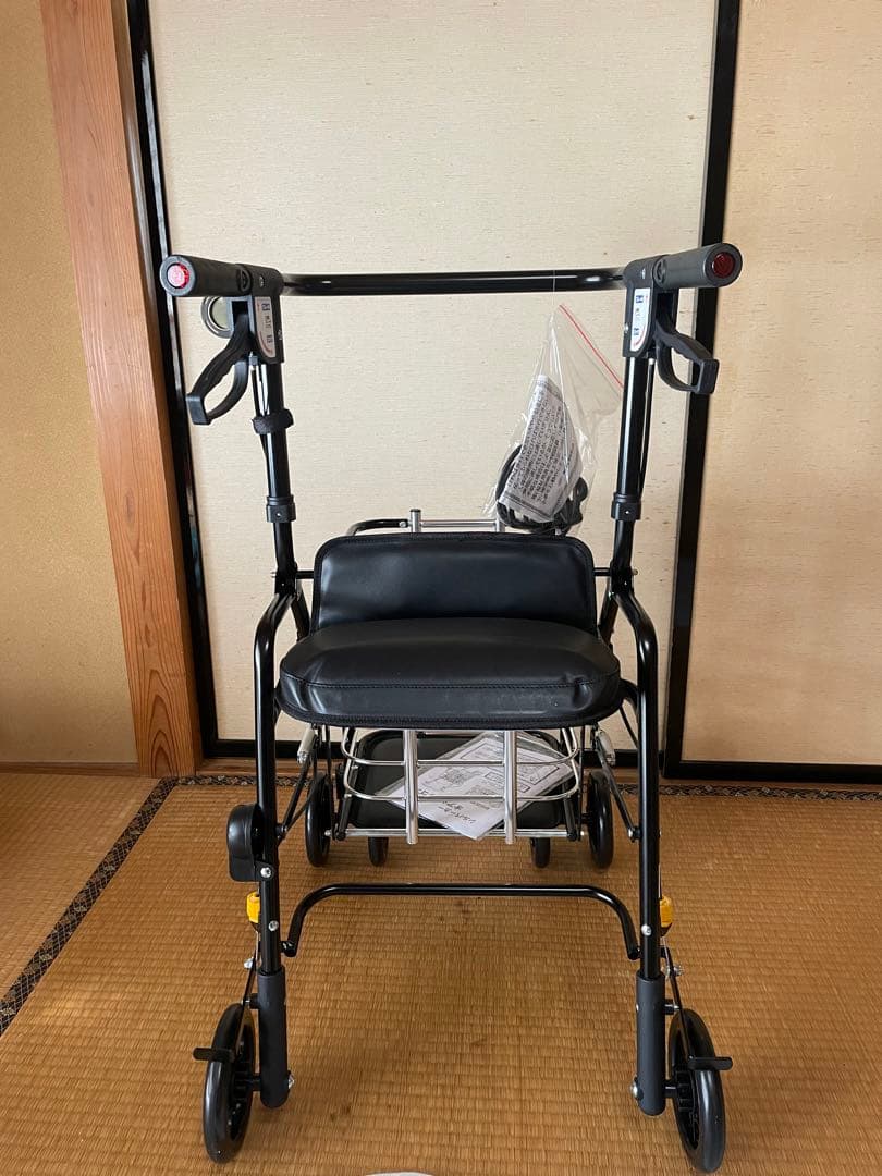 【新品・未使用】シルバーカー 介護用 歩行補助 折りたたみ可 座面付き