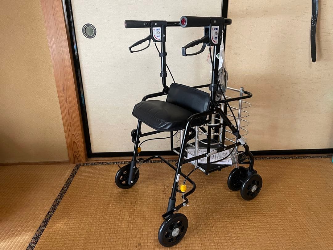 【新品・未使用】シルバーカー 介護用 歩行補助 折りたたみ可 座面付き