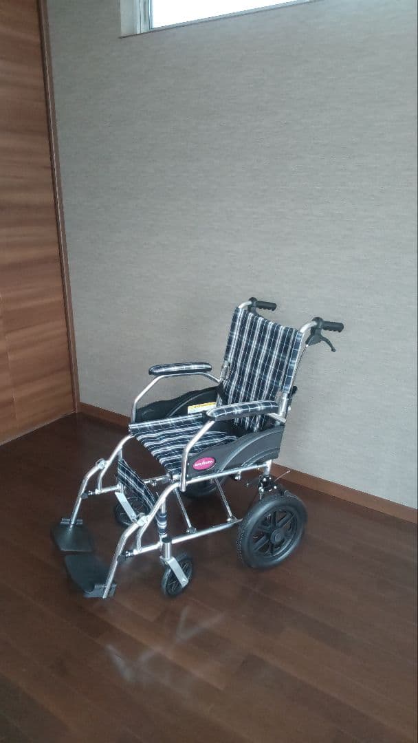 カドクラ製 チェック柄 介助用車椅子 ※ 整備点検清掃済み