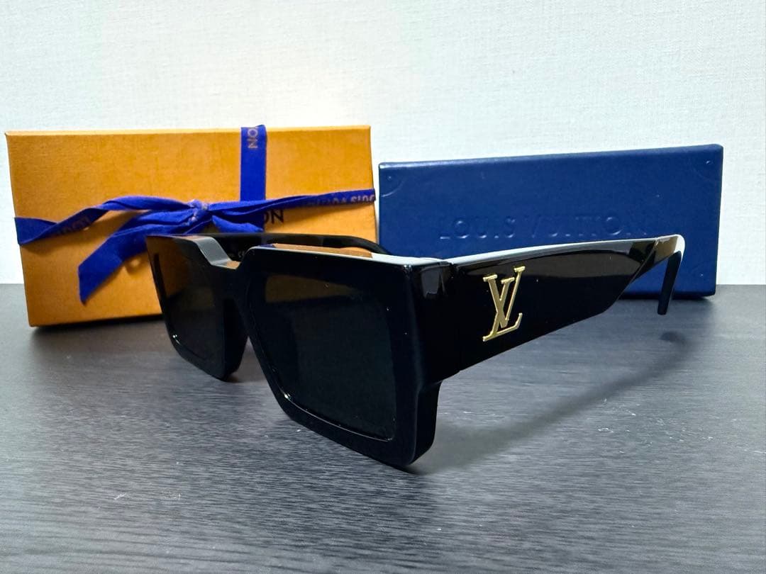 LOUIS VUITTON (ルイヴィトン) LVクラッシュ Z1579E