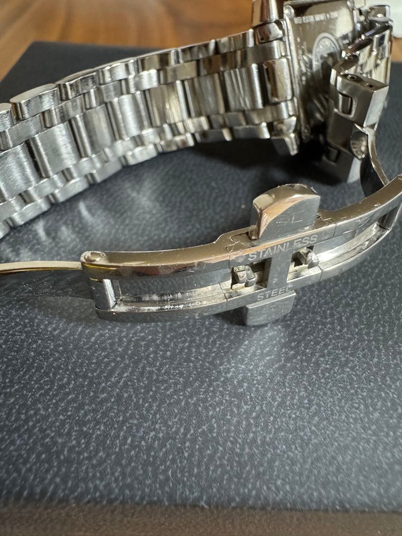 FENDI スクウェアフェイス 7000L 文字盤ホワイト レディース