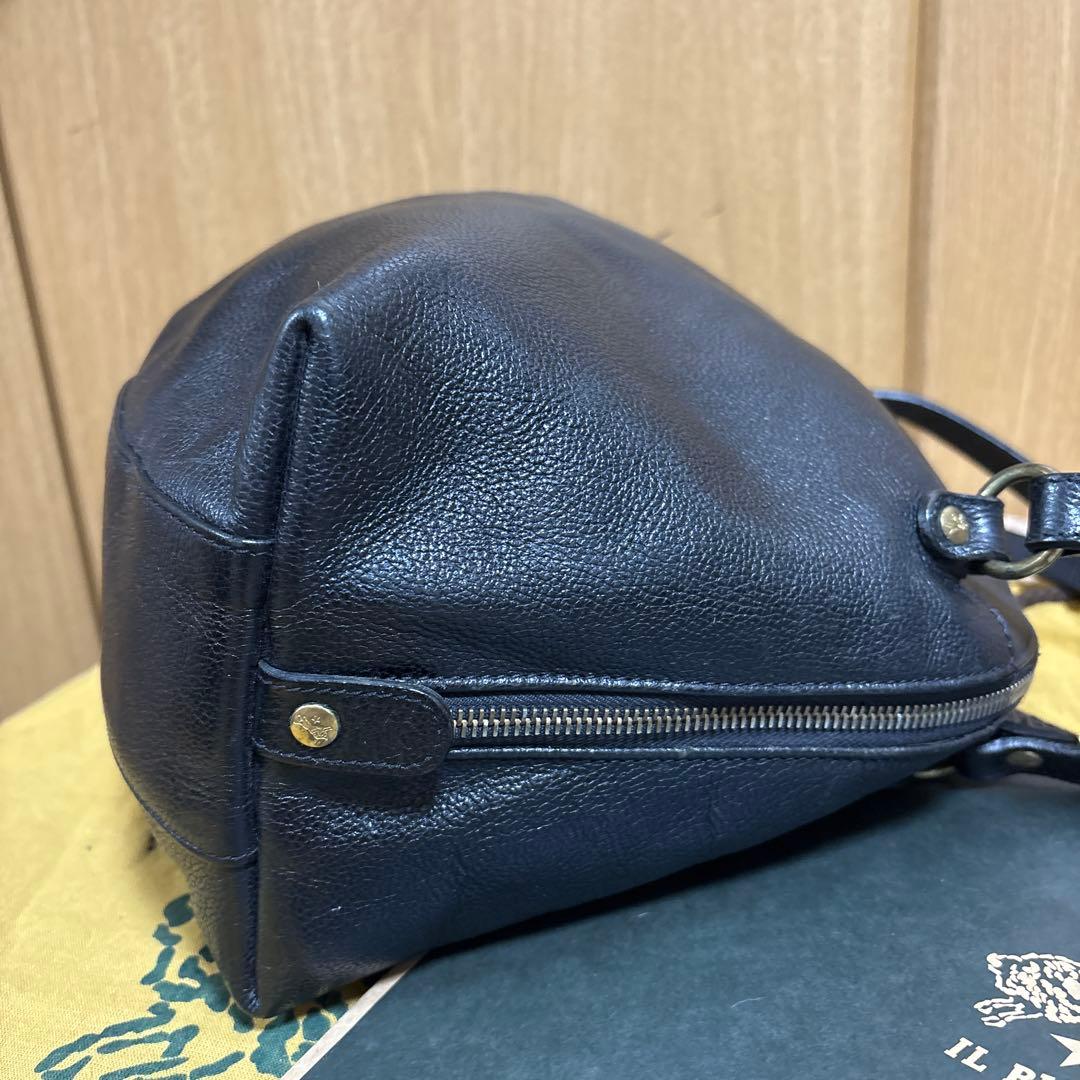 IL BISONTE ブラック レザー ハンドバッグ