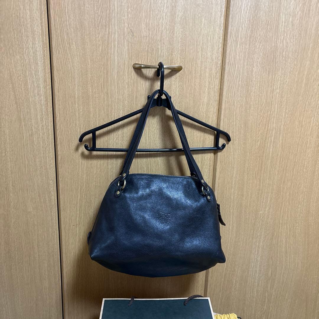 IL BISONTE ブラック レザー ハンドバッグ