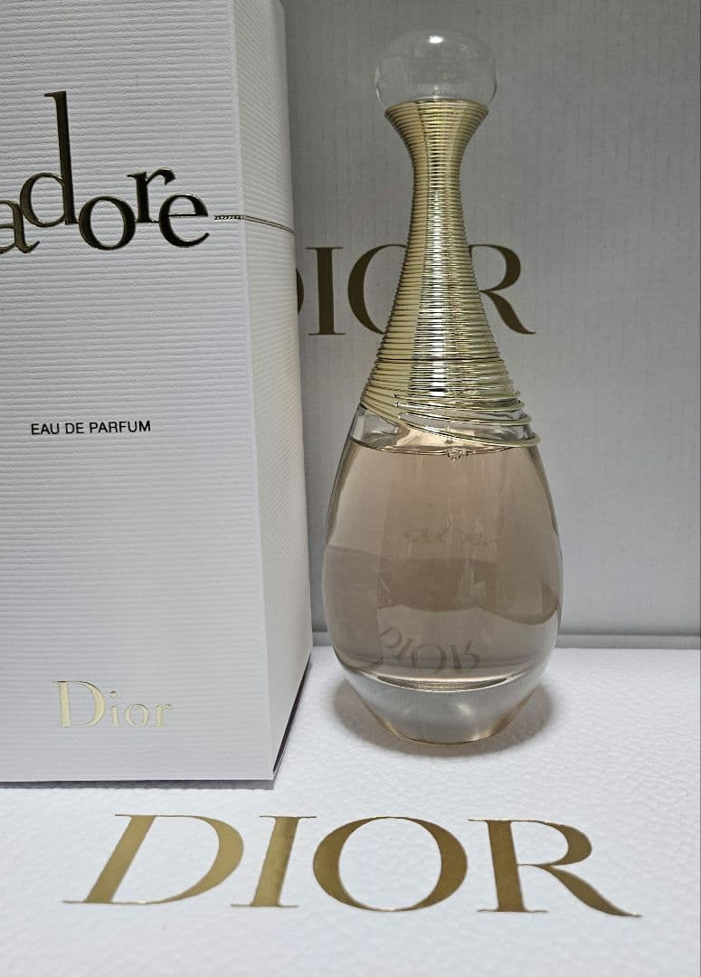 Dior j'adore Eau de Parfum ギフトボックス付き