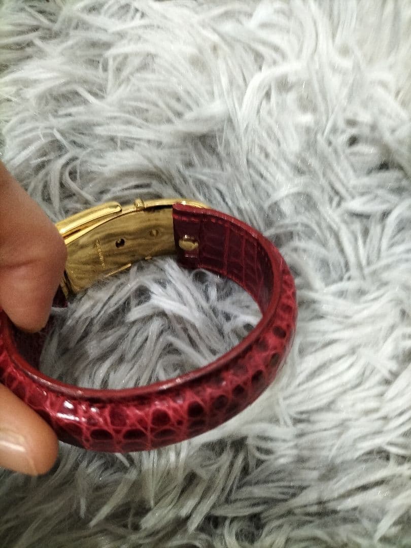 未使用グッチ赤いレザーバングル ゴールドバックル付き