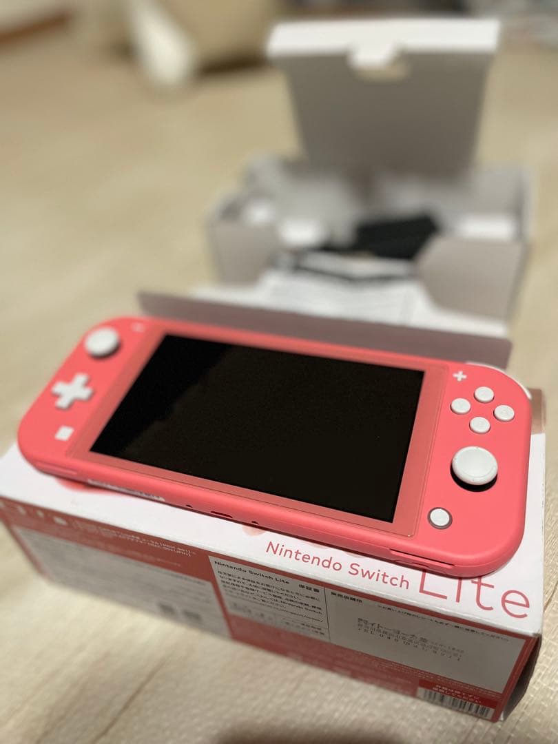 Nintendo Switchライト コーラル