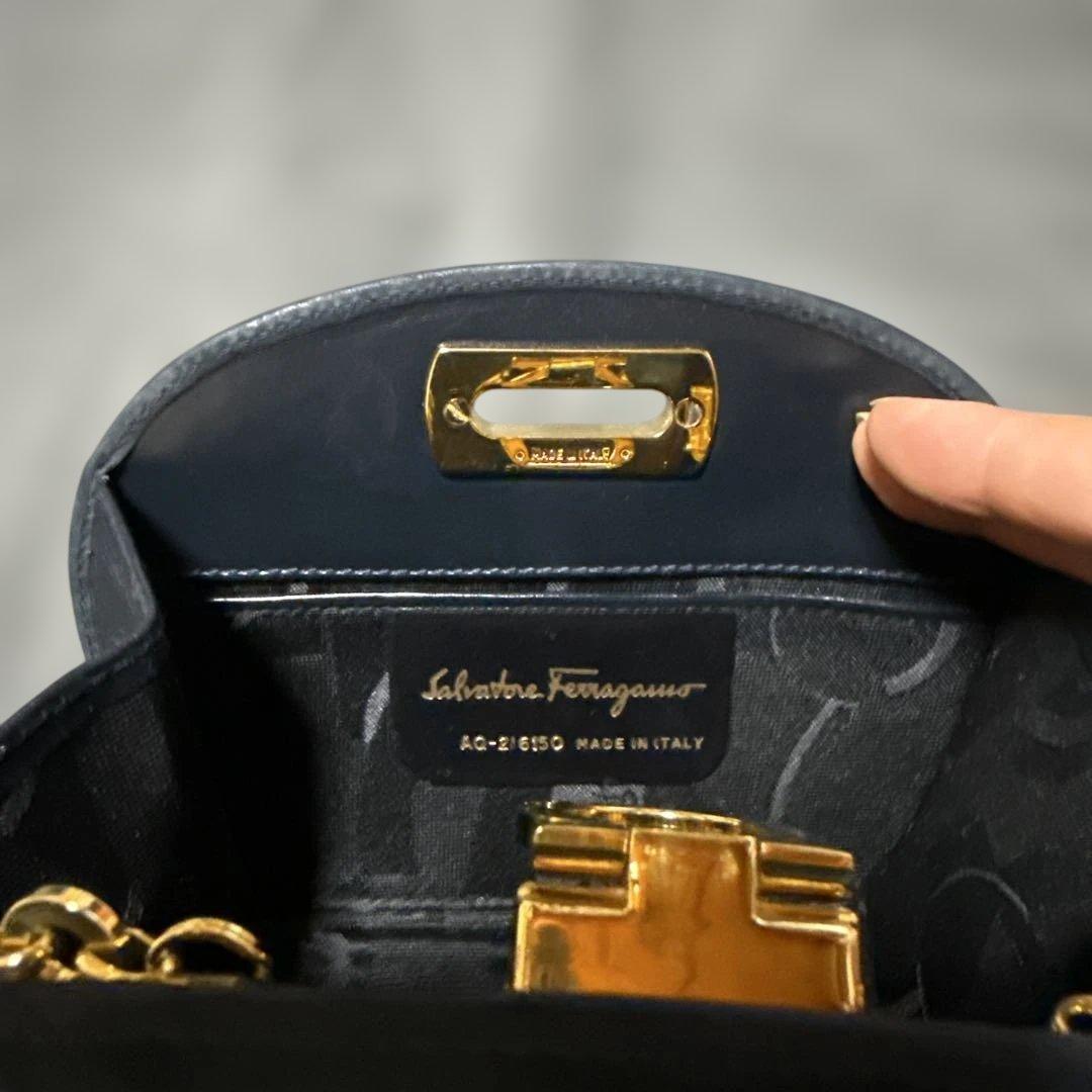 最終価格　フェラガモ チェーン ショルダーバッグ ガンチーニ　ゴールド金具