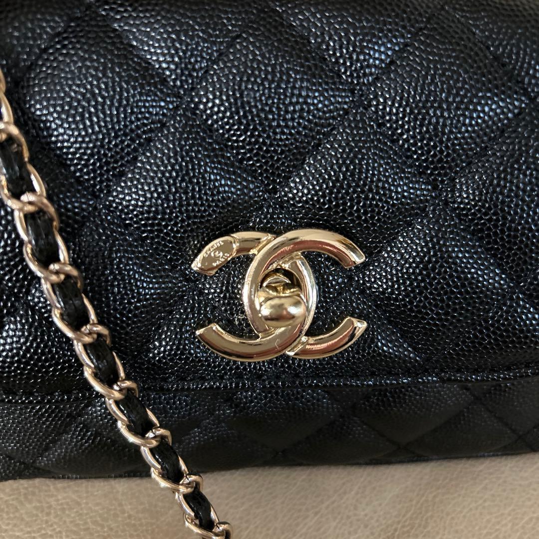 ブラックショルダーバッグ　ノベルティ　CHANEL