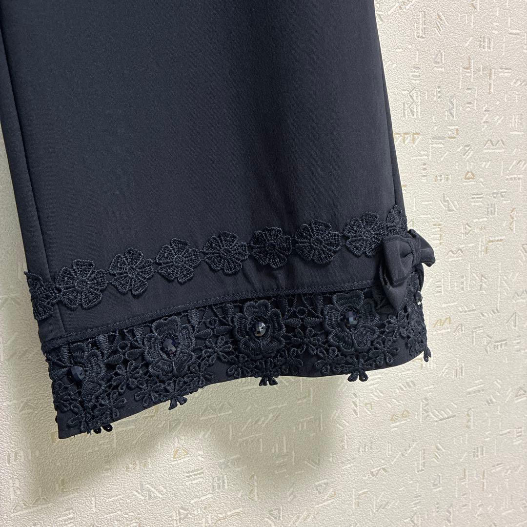 スーパービューティー☆44☆新品タグ付き裾レースとビジューのハイテンションパンツ