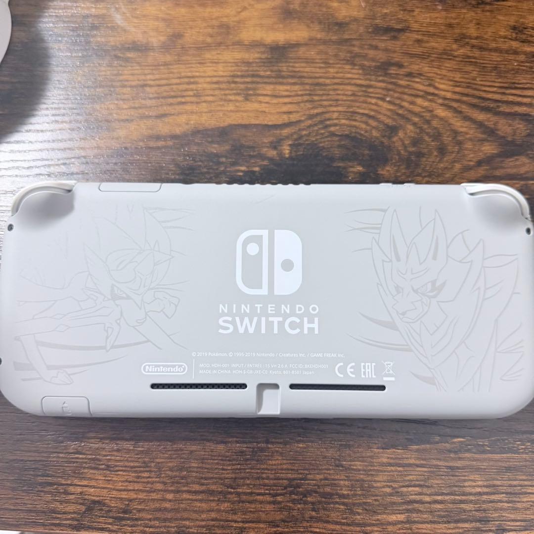 Nintendo Switch lite ポケモンバージョン