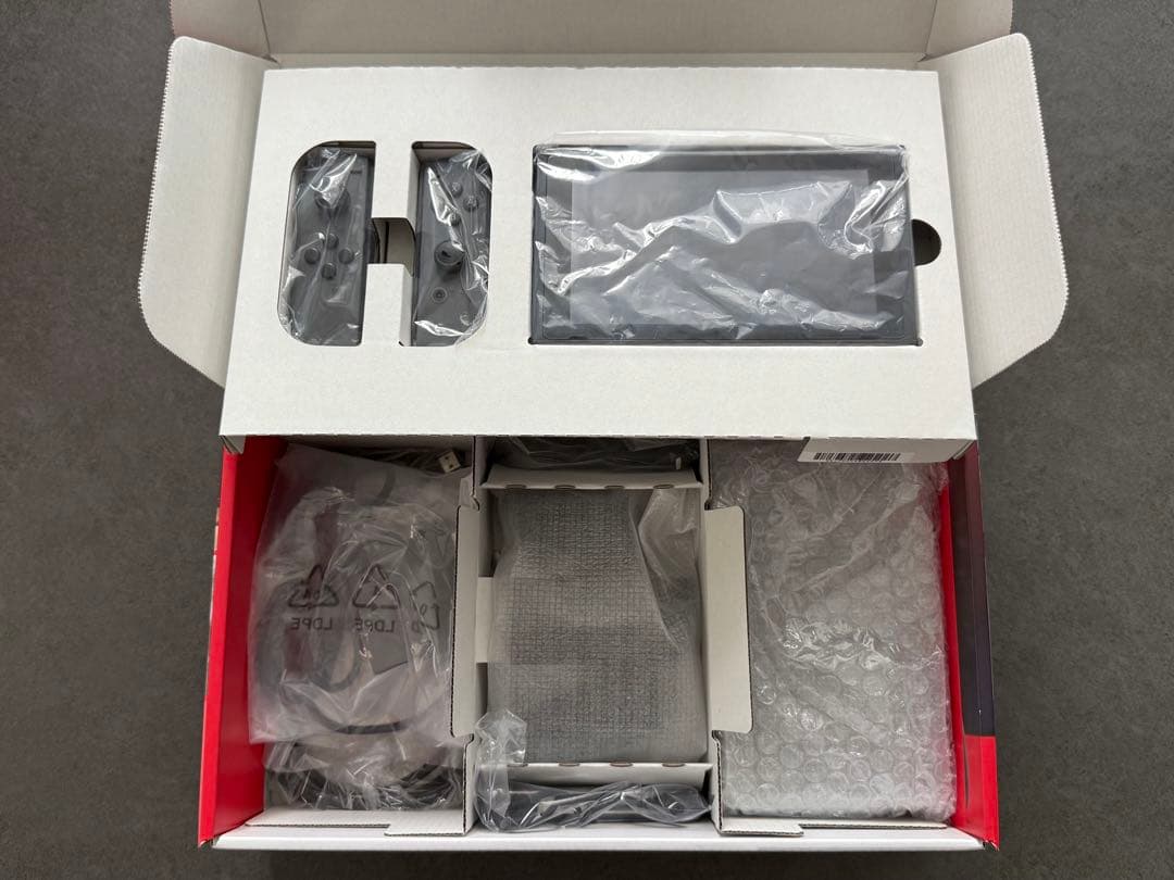 Nintendo Switch 本体 + Joy-Con + プロコントローラー