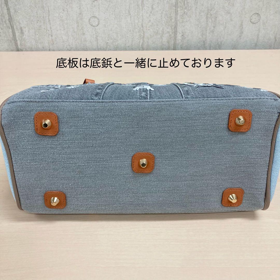 デニムリメイク✖︎本革　2wayハンドバッグ　刺繍花柄　チャーム 底板底鋲付き