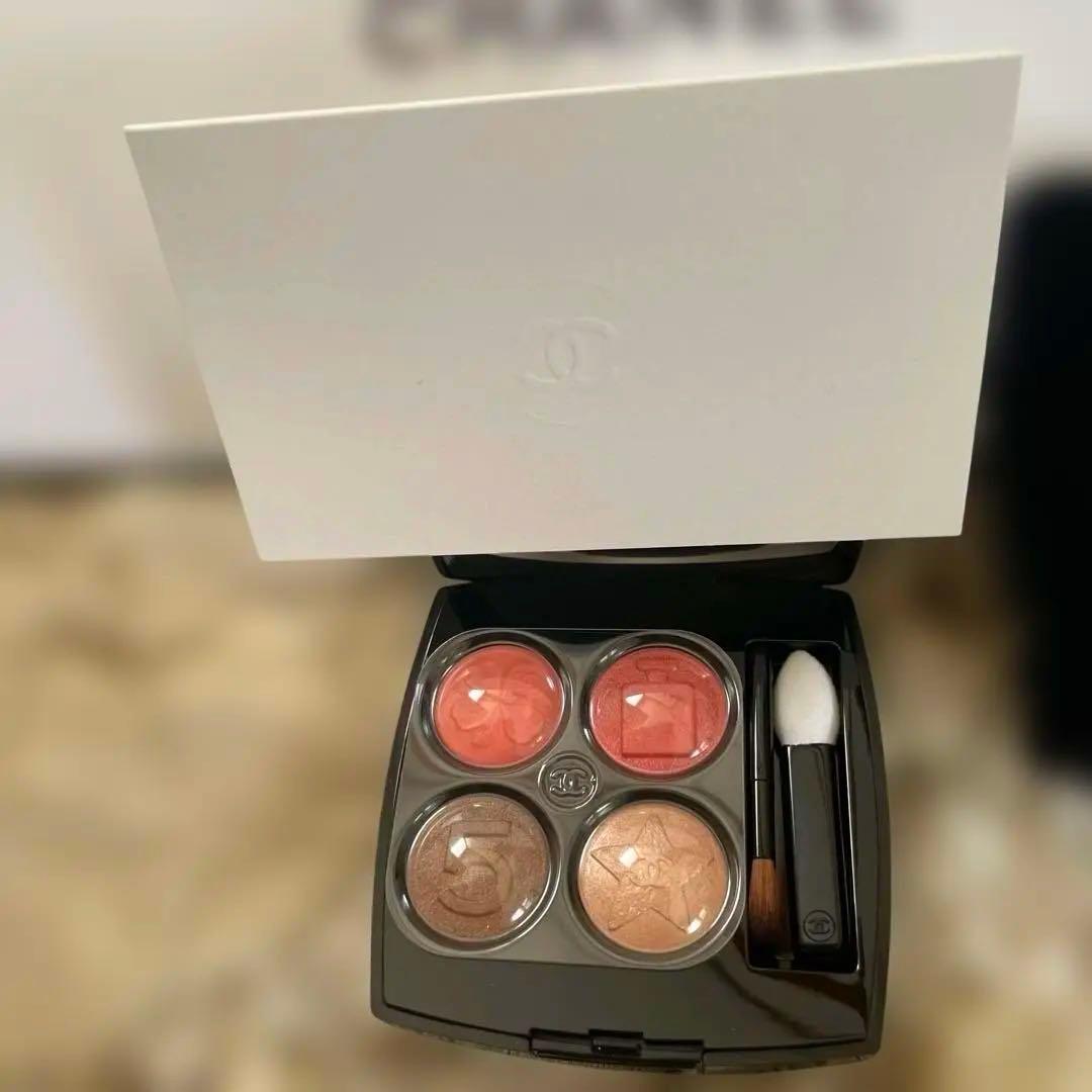 ★*゜様 CHANEL アイシャドウパレット 209 新品　秋色シャネルマーク入