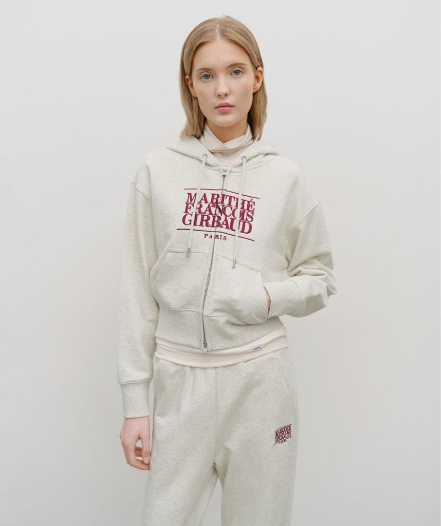 トップス W EMBROIDERY CLASSIC LOGO CROP HOODIE