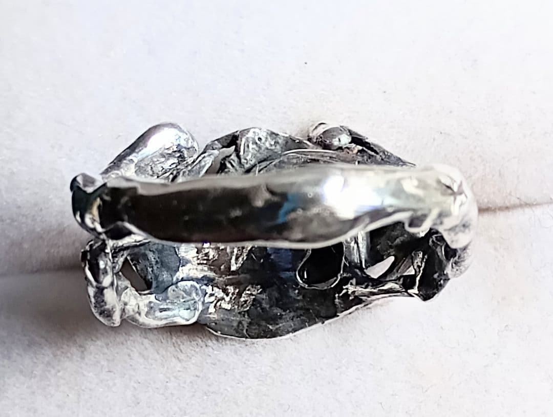 只今コスメルダさん専用ページのカタツムリのシルバーリングです。