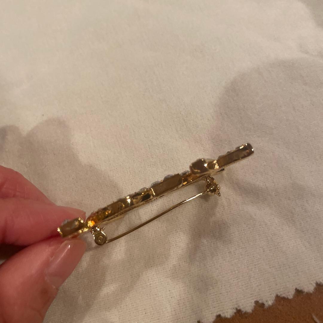イヴ・サンローラン　ブローチ　美品