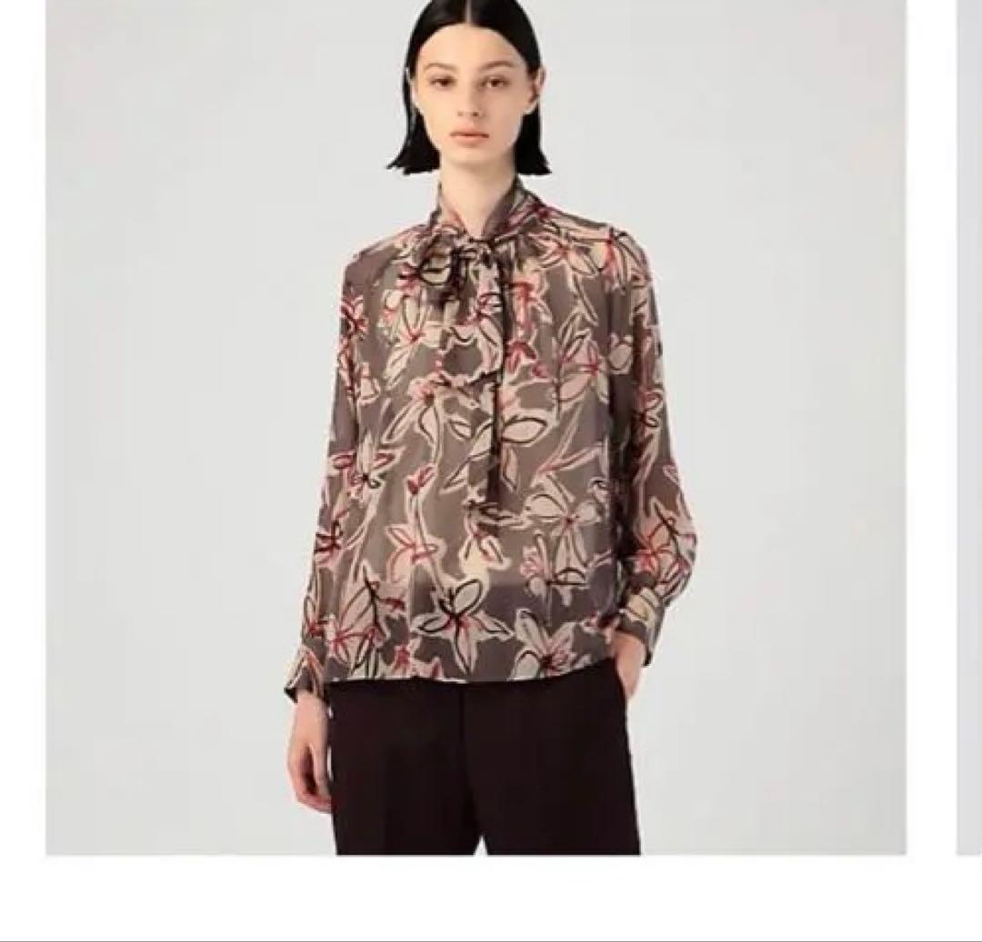 タグ付き新品未使用★ フローフラワープリント ボウタイブラウス