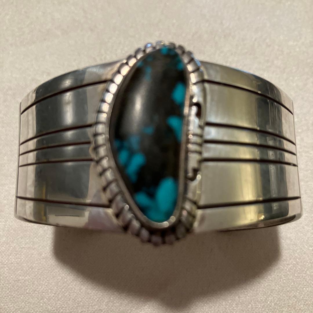 インディアンジュエリー　バングル　ナバホ族ターコイズ付きシルバーバングル