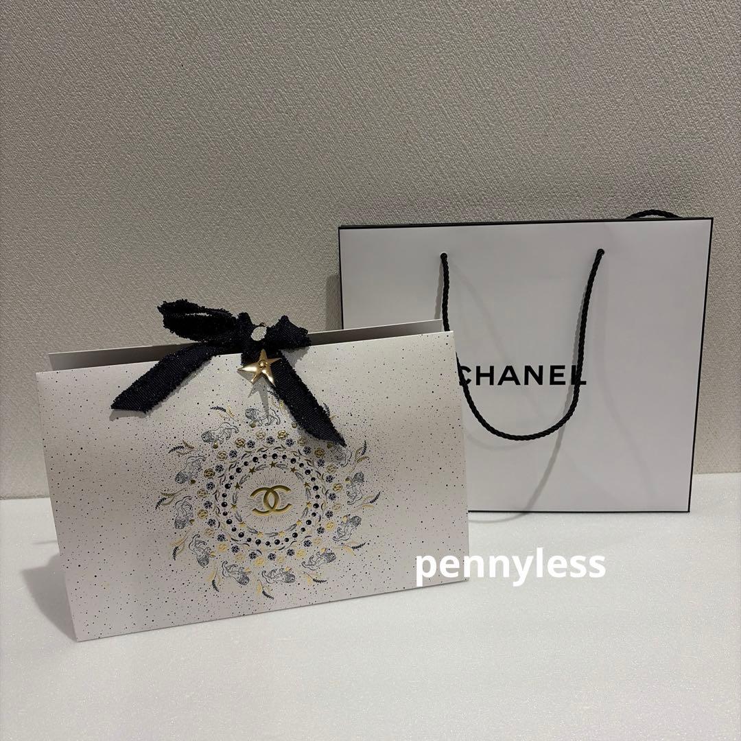 シャネル（CHANEL）2025年ホリデー限定ギフトボックス　新品ショッパー付き