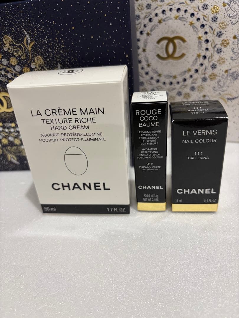 シャネル（CHANEL）2025年ホリデー限定ギフトボックス　新品ショッパー付き
