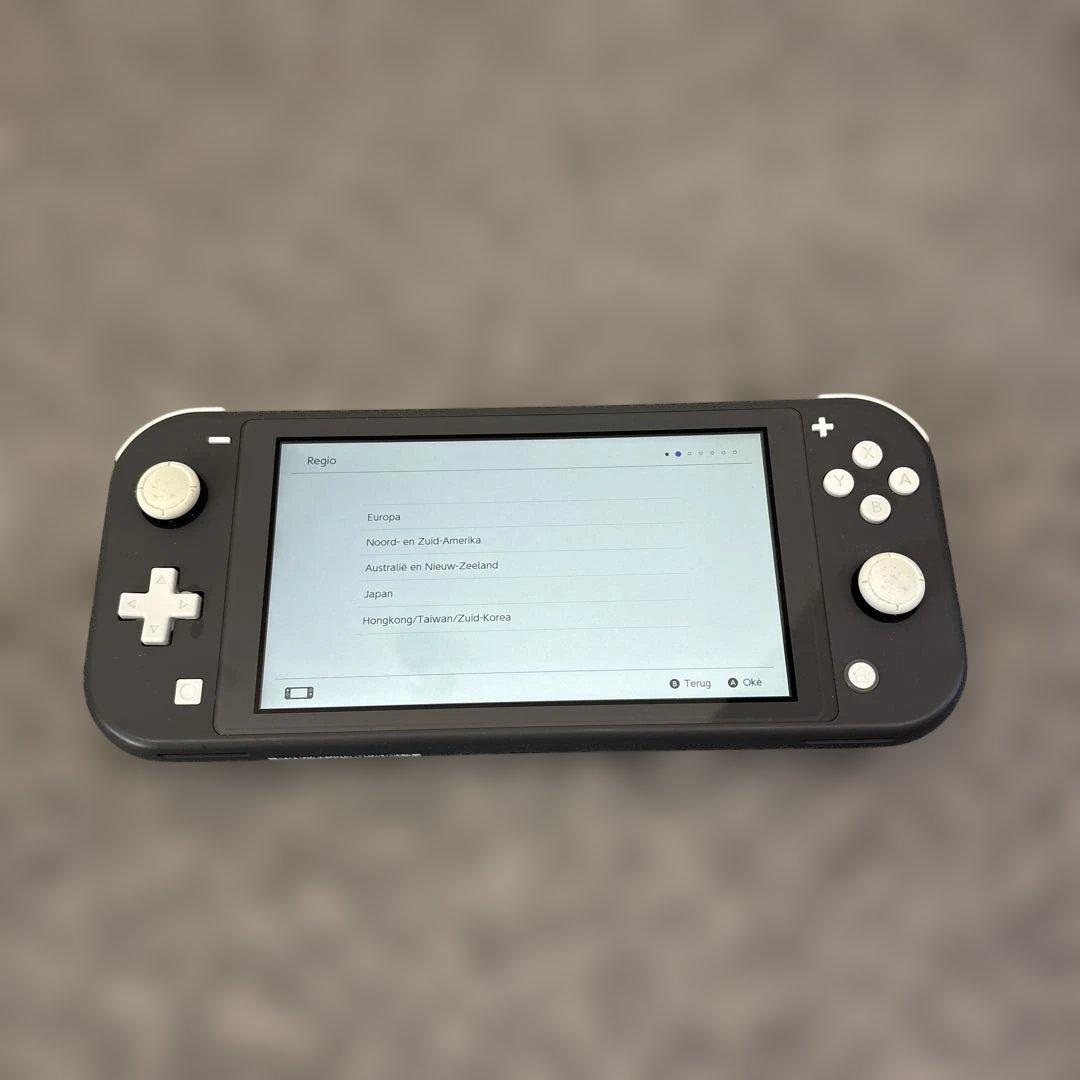 ニンテンドー　スイッチライト本体　▪︎電源はOK ★美品ですがジャンク品