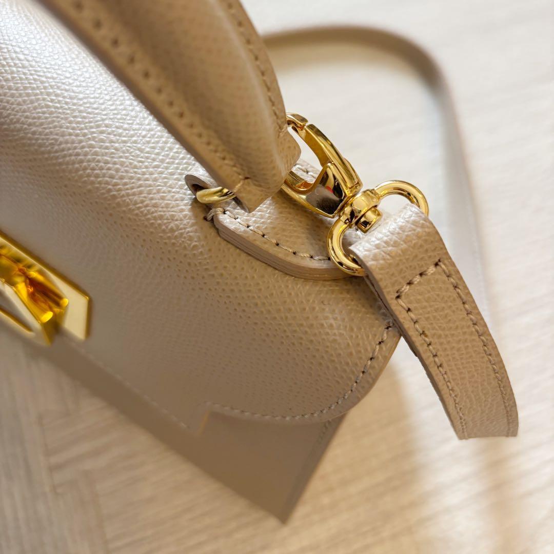 【使用1度のみ美品】カルボッティ ベージュ レザー ハンドバッグ ゴールド金具