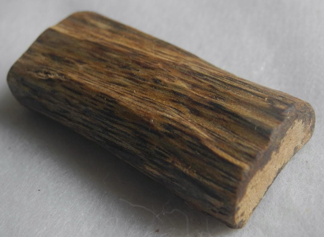 ベトナム産 天然棋楠 木片 7,9g 奇楠 沈香 香木 伽羅 Qi Nan