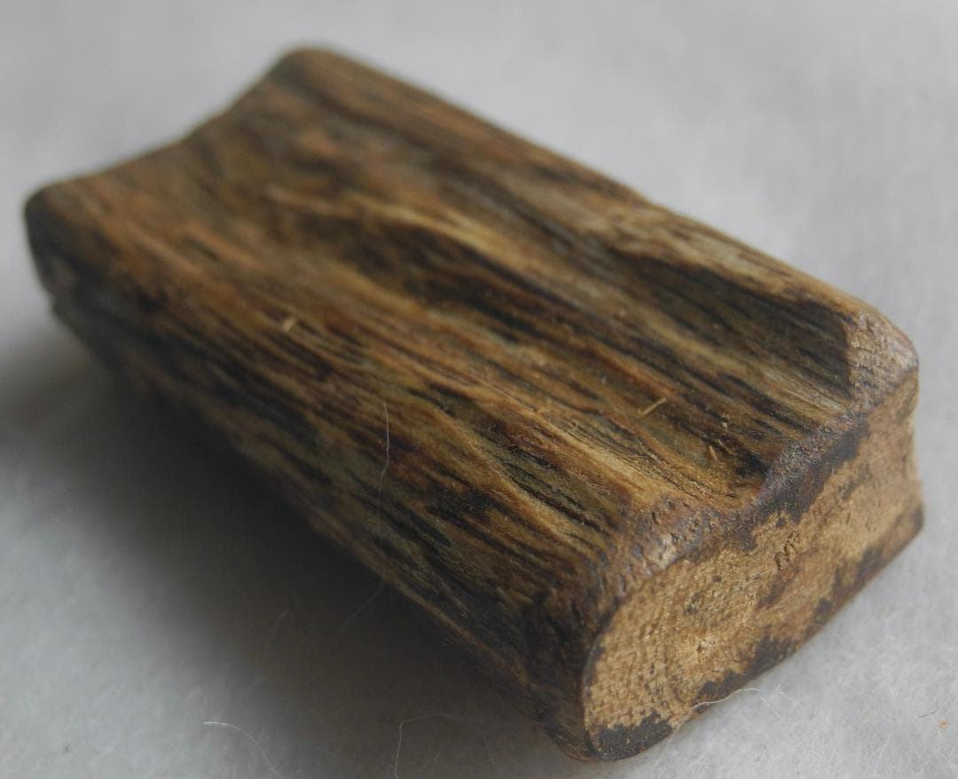 ベトナム産 天然棋楠 木片 7,9g 奇楠 沈香 香木 伽羅 Qi Nan
