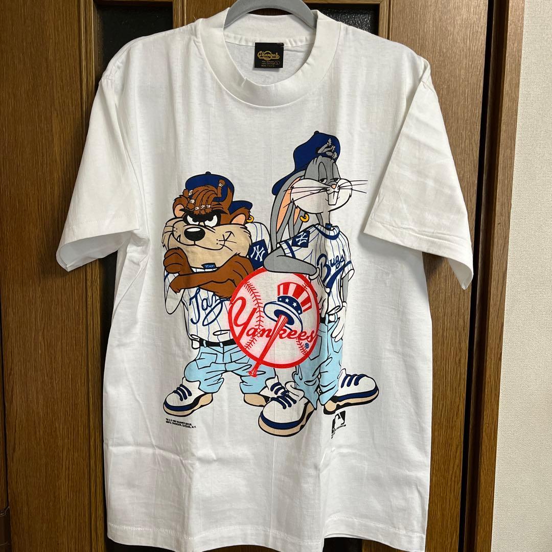 【新品】ルーニーテューンズ×MLB ニューヨークヤンキースTシャツ　Ｌサイズ
