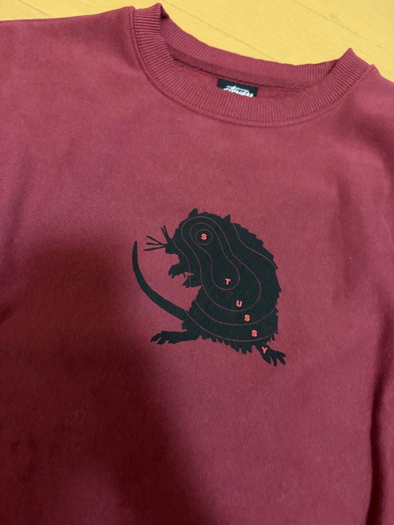 Stussy 赤スウェット
