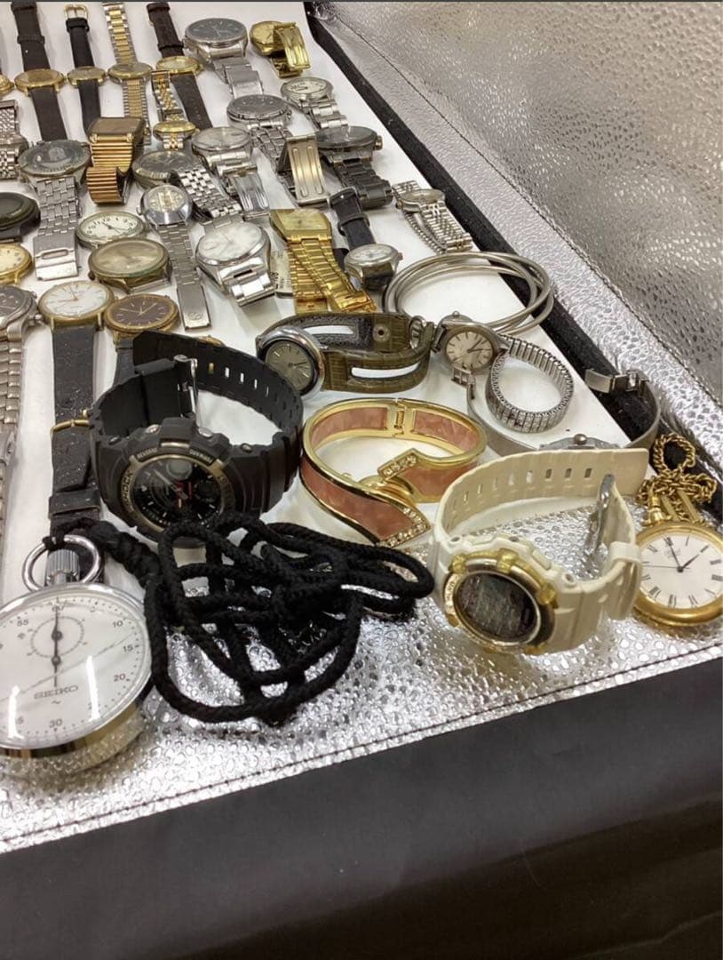 引っ越し後に出てきた時計コレクションです。 全部で90点以上(ジャンク