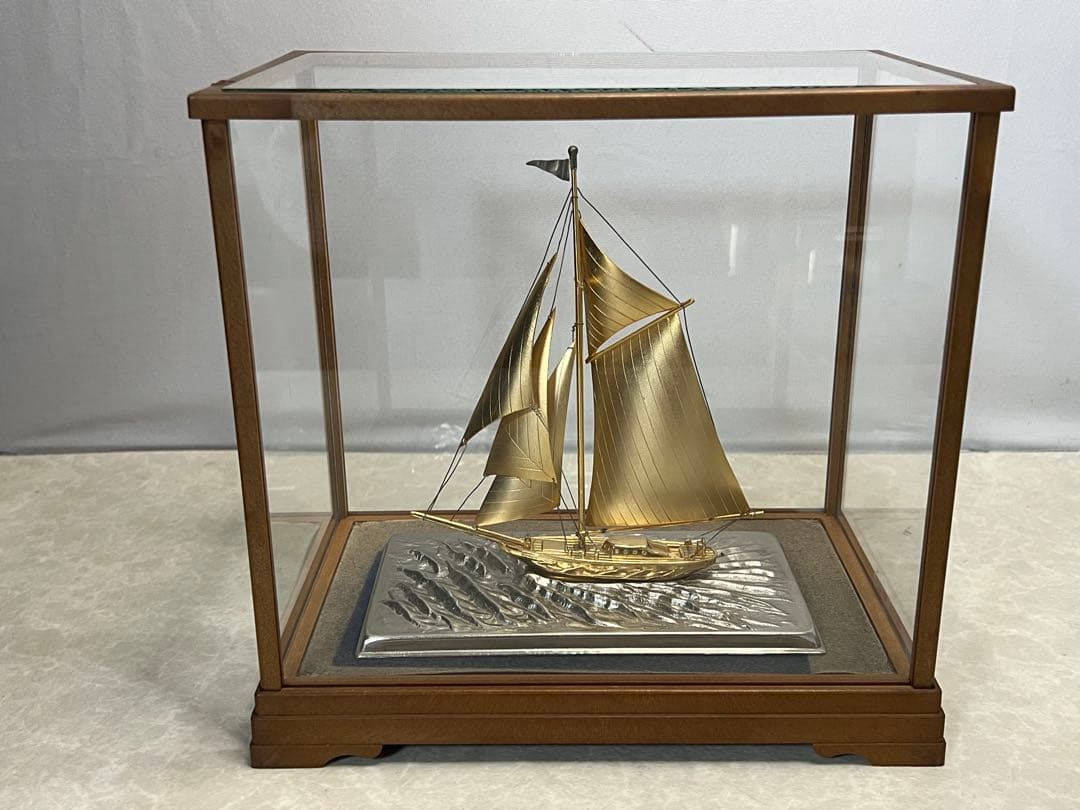 金属製 小型帆船模型 帆船 ヨット木枠ガラスケース入り